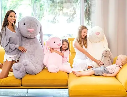 Grandi conigli di peluche